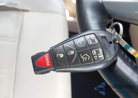 2013 Chrysler Town & Country Touring-L из США, поврежденный, VIN 2C4RC1CGXDR748179